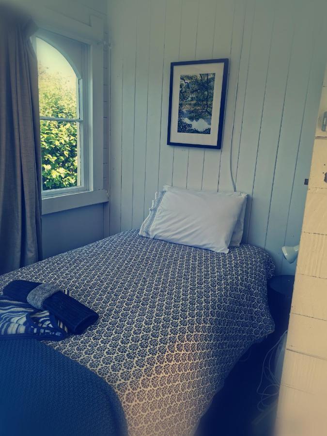 Brony'S Beachfront-Short And Long Term Stays Porirua Bagian luar foto