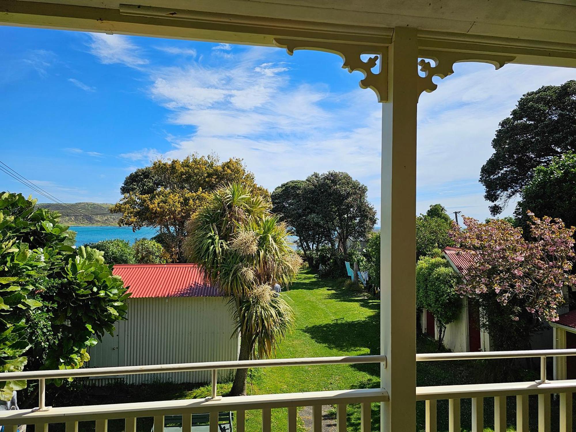 Brony'S Beachfront-Short And Long Term Stays Porirua Bagian luar foto