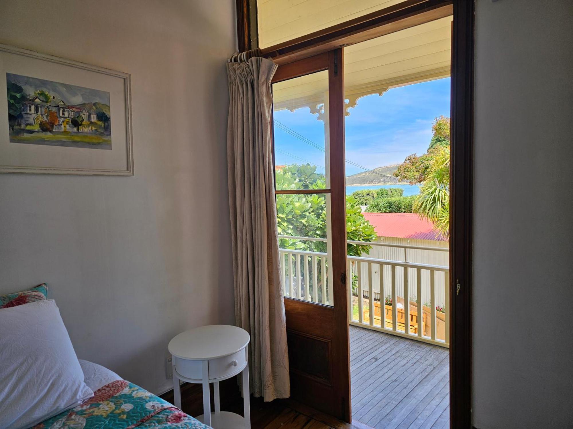Brony'S Beachfront-Short And Long Term Stays Porirua Ruang foto
