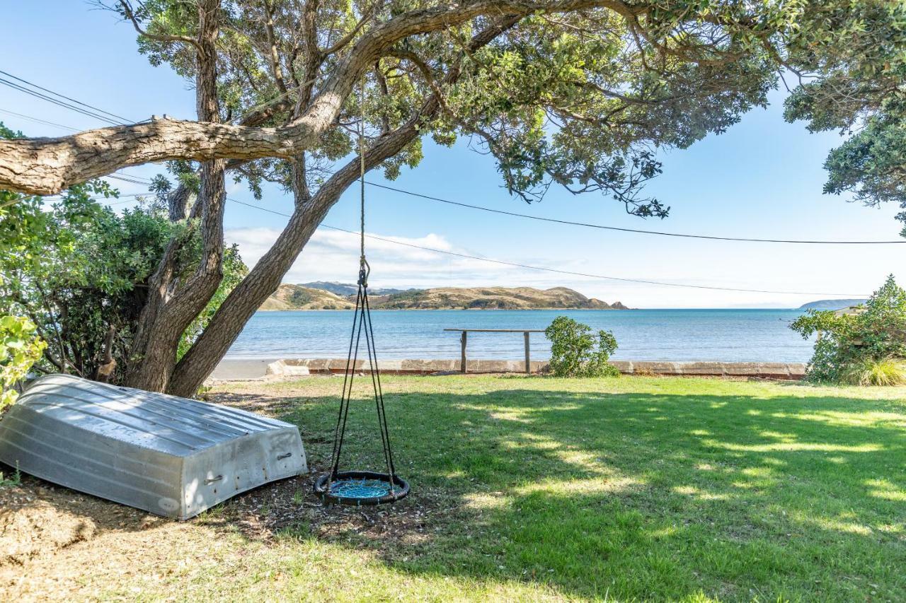 Brony'S Beachfront-Short And Long Term Stays Porirua Bagian luar foto